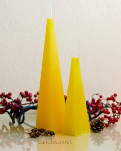 Pyramidenkerze Rustikal 25cm - gelb
