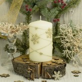 Stumpenkerze 8x14cm Matt 3D Schneeflocken creme